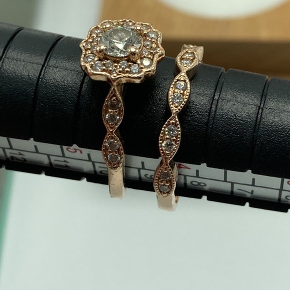 Brilliant Earth 14kt Rose Gold Engagement Ring and Wedding Band - never worn - Picture 4 of 9